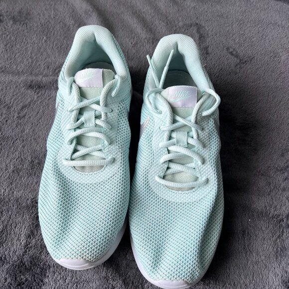 Nike Revolution 7 Easyon Shoe in Barley Green/White/Metallic Silver Size 9.5 - Picture 5 of 8